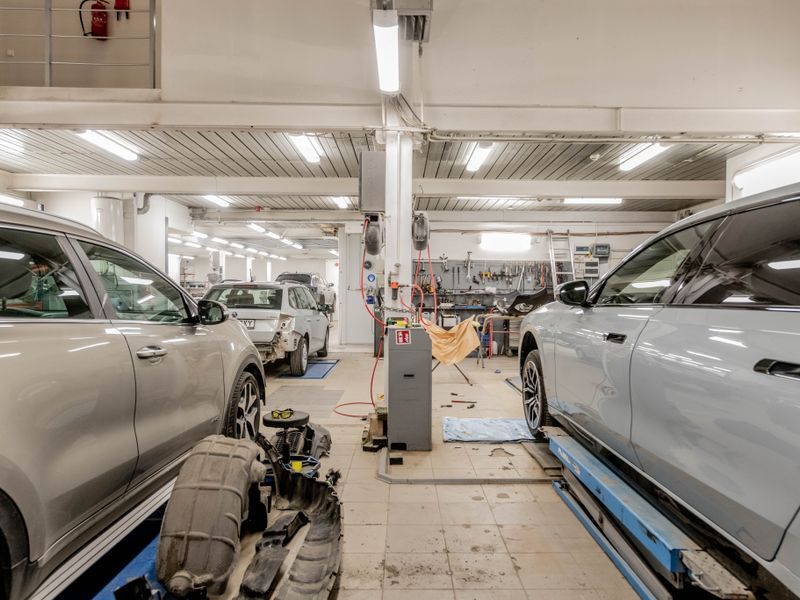Automotive workshop and vehicle parts category